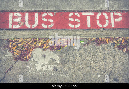 Alte Haltestellenschild auf einem Bürgersteig in San Francisco Stockfoto