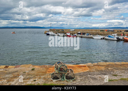Umgebung Dorf EASTER ROSS HALBINSEL TARBAT DEN HAFEN UND die Anlegestelle mit Hummer oder Krabben REUSEN Stockfoto