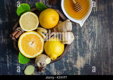 Fach mit Zutaten für die Immunität Förderung gesunden Vitamin drink Stockfoto