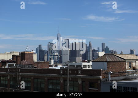 Blick auf die Skyline von Manhattan vom Red Hook, Brooklyn, New York am 03 Juli, 2017. Stockfoto