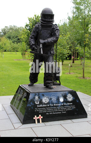 Bombenentschärfung Denkmal an der National Memorial Arboretum in Alrewas in Staffordshire, England, Vereinigtes Königreich. Stockfoto