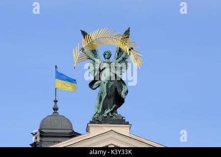 Skulpturen schmücken vor solomiya krushelnytska Lemberg Staatlichen Akademischen Theater für Oper und Ballett, Theater (1897-1900) wurde in der klassischen Tradition gebaut Stockfoto