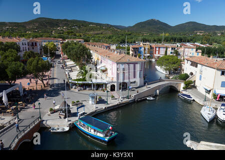 Blick auf Port Grimaud von Eglise St-Francois-d'Assise, Var, Frankreich Stockfoto