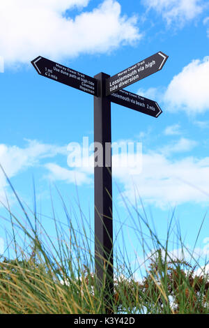 Schild an der Küste von Moray Trail in der Nähe von Lossiemouth, Schottland Stockfoto