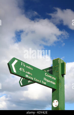 Schild an der Küste von Moray Trail in der Nähe von Lossiemouth, Schottland Stockfoto