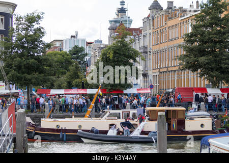 Geschäfte am Veerhavn Harbor während Wereldhavendagen Rotterdam. Stockfoto