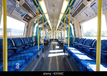 Das Innere der Londoner U-Bahn Jubilee Line Waggon, London, UK Stockfoto