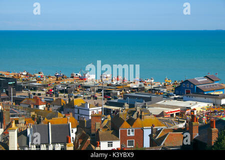 Blick über die Altstadt von Hastings und den Fischerhafen, East Sussex, England, UK, GB Stockfoto