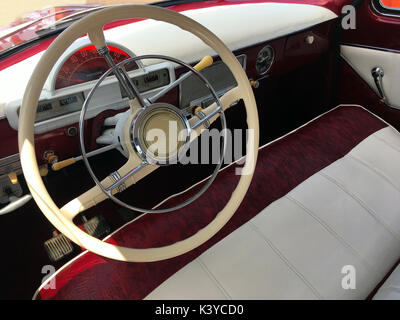 Retro Salon der Auto 60-70, Jahrgang Lenkrad und Tacho Stockfoto