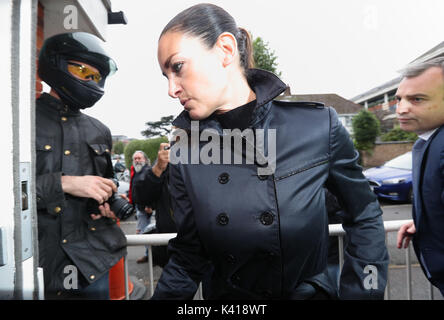 Sky Sports presenter Kirsty Gallacher kommt in Slough Magistrates' Court, wo Sie vor Gericht erscheinen, ist aufgeladen mit einem Getränk - Fahren der Handlung. Stockfoto