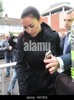 Die Sky Sports-Moderatorin Kirsty Gallacher kommt am Amtsgericht von Slough an, wo sie vor Gericht erscheint, weil sie wegen eines Trinkfahrverbrechen angeklagt ist. Stockfoto