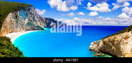 Einer der schönsten Strände Griechenlands - Porto Katsiki in Lefkada mit klarem, türkisfarbenem Wasser und weißen Strand. Ionische Inseln Stockfoto