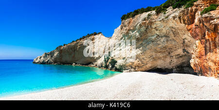 Einer der schönsten Strände Griechenlands - Porto Katsiki in Lefkada mit klarem, türkisfarbenem Wasser und weißen Strand. Ionische Inseln Stockfoto