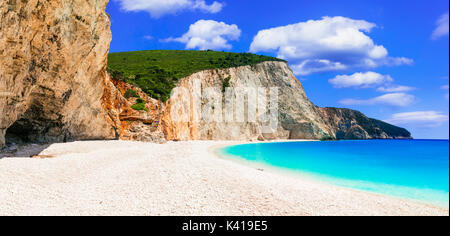 Einer der schönsten Strände Griechenlands - Porto Katsiki in Lefkada mit klarem, türkisfarbenem Wasser und weißen Strand. Ionische Inseln Stockfoto