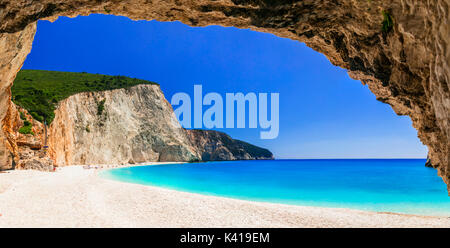 Einer der schönsten Strände Griechenlands - Porto Katsiki in Lefkada mit klarem, türkisfarbenem Wasser und weißen Strand. Ionische Inseln Stockfoto