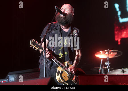 Tim Armstrong Rancid tritt während des IT's Not Dead Festivals am 26. August 2017 Glen Helen Amphitheater San Bernardino, Kalifornien auf. Stockfoto