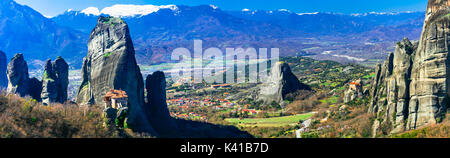 Panoramablick auf Meteora Klöster, Griechenland. Stockfoto