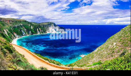 Atemberaubende Strände der griechischen Inseln - Petani Beach in Kefalonia. Ionische Inseln Stockfoto