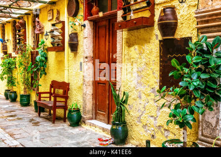 Charmante bunte Gassen der Altstadt von Rethymno. Insel Kreta, Griechenland Stockfoto