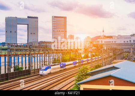 U-Bahn von Seoul KTX Zug Verkehr in Seoul, Südkorea. Stockfoto