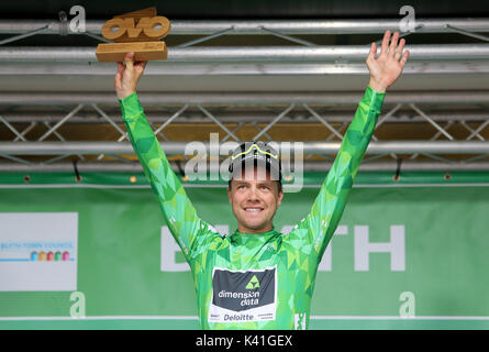 Team von Dimension Data Edvald Boasson Hagen feiert gewinnt zwei der OVO Energy Tour von Großbritannien aus Wasser und Kielder Forest bis zu Blyth. Stockfoto