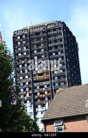 Grenfell Turm nach dem Brand in Notting Hill, London, UK Stockfoto