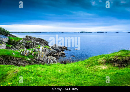 Clearing Sturmwolken über ruhige See als von den Ufern von Islay, Schottland gesehen Stockfoto