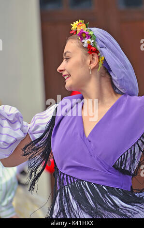 Evolène, Schweiz - 14 AUGUST: Katalanisch Tänzer aus Rubi in traditionellen Kostümen: August 14, 2017 in Evolène, Schweiz Stockfoto