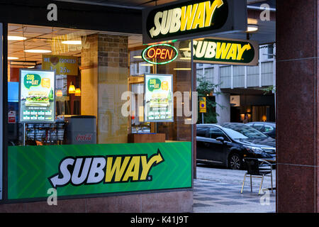 Malmö, Schweden - 25. Juli 2017: U-Bahn Restauraut draußen. U-Bahn ist eine US-amerikanische Fast-Food-Restaurant Franchise. Stockfoto