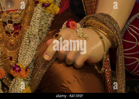 Das Bild der Ring in der Hand des Ganpati oder Elefant unter der Leitung Herrn in Khetwadi, Mumbai, Indien Stockfoto