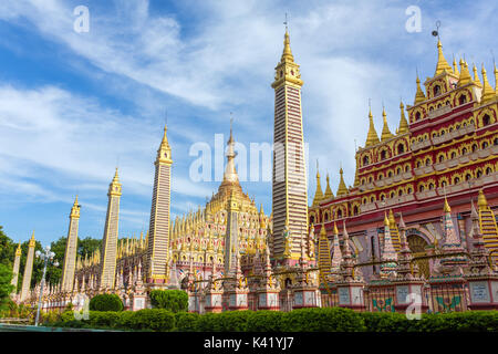 Schöne buddhistische Pagode, die thanboddhay Phaya in Monywa, Myanmar Stockfoto