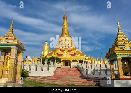 Laykyun Sekkya in Monywa, Myanmar. Bodhi Tataung Standing Buddha ist die zweithöchste Statue in der Welt. Stockfoto