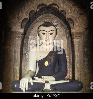 Buddha Statue der burmesischen Stil in Bagan, Myanmar. Stockfoto