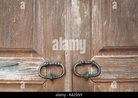 Close up hölzerne Tür alt und im Alter von Stockfoto