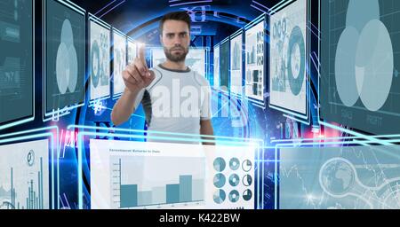 Digital composite des Menschen berühren und die Interaktion mit der Technologie Schnittstelle Panels Stockfoto