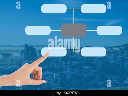 Digital composite von Hand- und bunte Mind Map über blauer Hintergrund Stockfoto