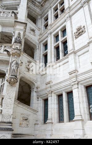 Wendeltreppe im Schloss von Blois, Loire Tal, Frankreich. Ursprünglich im 13. Jahrhundert erbaut, heute verschiedene architektonische Stile Ergebnis koexistieren Stockfoto