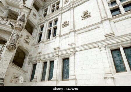 Wendeltreppe im Schloss von Blois, Loire Tal, Frankreich. Ursprünglich im 13. Jahrhundert erbaut, heute verschiedene architektonische Stile Ergebnis koexistieren Stockfoto