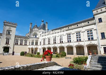 Schlosshof Breze, Loire Tal, Frankreich. Zwischen dem 11. und 19. Jahrhundert errichtet, beherbergt es eine außerordentliche unterirdischen Komplex, eine Burg in Stockfoto
