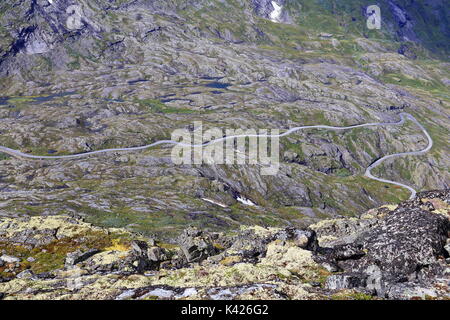 Curvy Road an der Passstraße Trollstigen in Molde, Mehr og Romsdal, Norwegen, Skandinavien, Europa Stockfoto