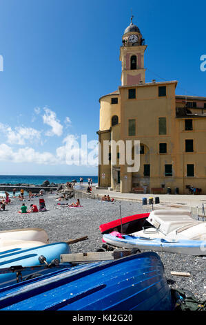 Italien. Ligurien. Golf Paradisio. Camogli. Kirche Santa Maria Assunta Stockfoto