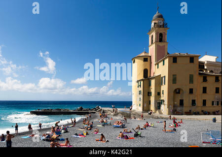 Italien. Ligurien. Golf Paradisio. Camogli. Kirche Santa Maria Assunta Stockfoto