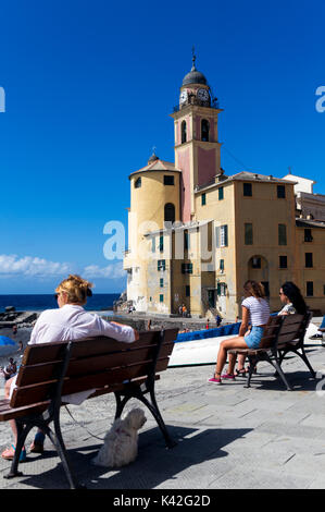 Italien. Ligurien. Golf Paradisio. Camogli. Kirche Santa Maria Assunta Stockfoto