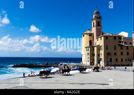 Italien. Ligurien. Golf Paradisio. Camogli. Kirche Santa Maria Assunta Stockfoto