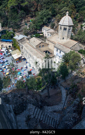 Italien. Ligurien. Regional Park von Portofino. Golfo Paradiso. Bucht von Camogli. San Fruttuoso Abtei von Capodimonte Stockfoto