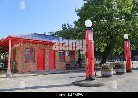 Shell Tankstelle Pagode, Brooklands Museum, Weybridge, Surrey, England, Großbritannien, USA, UK, Europa Stockfoto