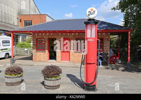 Shell Tankstelle Pagode, Brooklands Museum, Weybridge, Surrey, England, Großbritannien, USA, UK, Europa Stockfoto