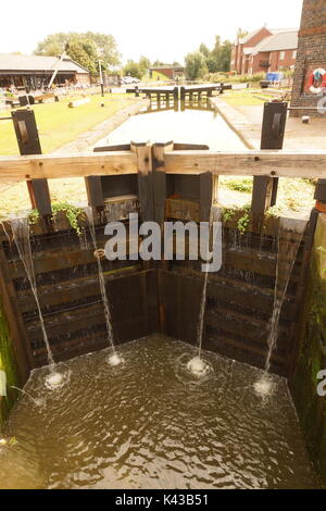 Bootmuseum, Ellesmere Port, Kanalboote, Geschichte, The Wirral, Narrow Boats, British Heritage, Barges, Merseyside, Bildung, Werkstatt, Schlösser. Stockfoto