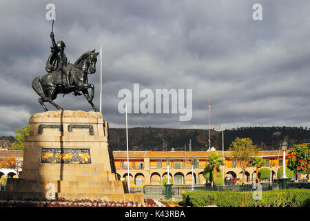 Ayacucho. agosto 11, 2015 - Denkmal zu Ehren des Marschalls von Don Antonio Jose de Sucre in der Plaza de Armas de Ayacucho Stockfoto