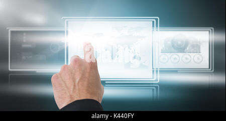 Geschäftsmann Gesten gegen Grafik von Graphen und Karte in 3d Stockfoto